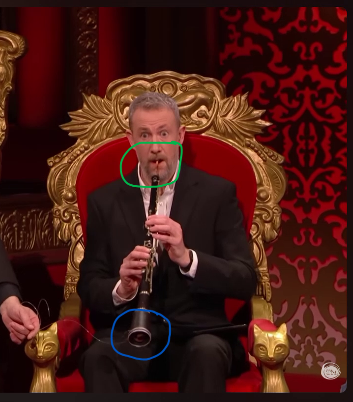 Are you sure of your embouchure, Mr Little Alex Horne? <br> <b>Green circles: Alex's embouchure. </b> <br> <i>Blue circles: The bell of this oboe.</i>